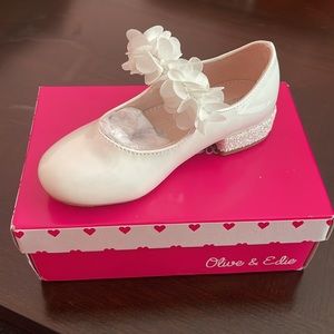 Olive & Edie white patent leather & floral band toddler girls dress shoes Sz 9M